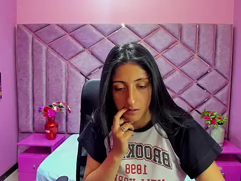 Snapshot of Cameron_cutte chatting on November 3, 2025, 8:12 pm Cameron cutte online show from November 3, 2025, 8:12 pm