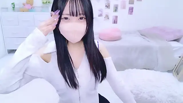 Snapshot of Suzu_ch_xx chatting on October 5, 2025, 12:18 pm Suzu ch xx online show from October 5, 2025, 12:18 pm