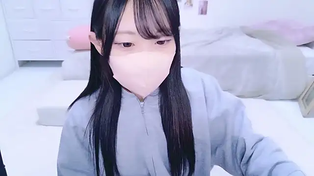 Snapshot of Suzu_ch_xx chatting on October 4, 2025, 12:50 pm Suzu ch xx online show from October 4, 2025, 12:50 pm