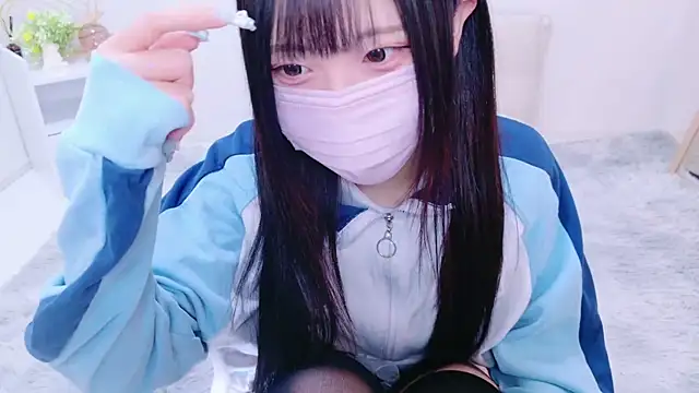 Snapshot of Suzu_ch_xx chatting on January 2, 2025, 1:30 pm Suzu ch xx online show from January 2, 2025, 1:30 pm