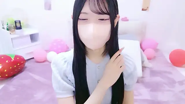 Snapshot of Suzu_ch_xx chatting on April 19, 2026, 12:17 pm Suzu ch xx online show from April 19, 2026, 12:17 pm