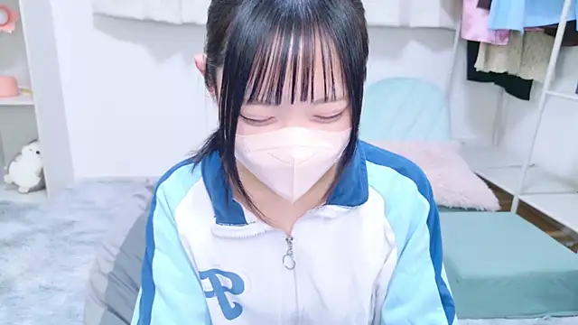 Snapshot of Suzu_ch_xx chatting on February 16, 2025, 9:27 pm Suzu ch xx online show from February 16, 2025, 9:27 pm