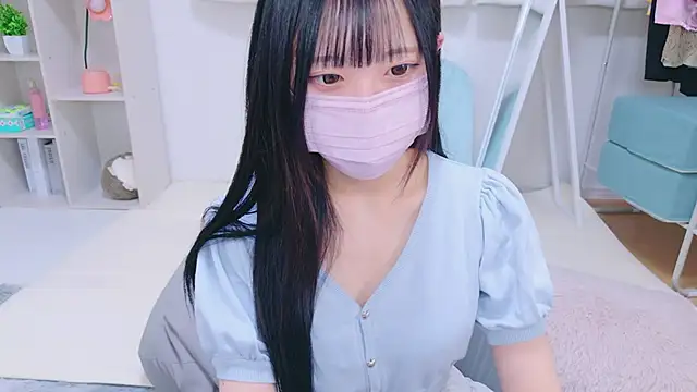 Snapshot of Suzu_ch_xx chatting on December 14, 2024, 1:06 am Suzu ch xx online show from December 14, 2024, 1:06 am