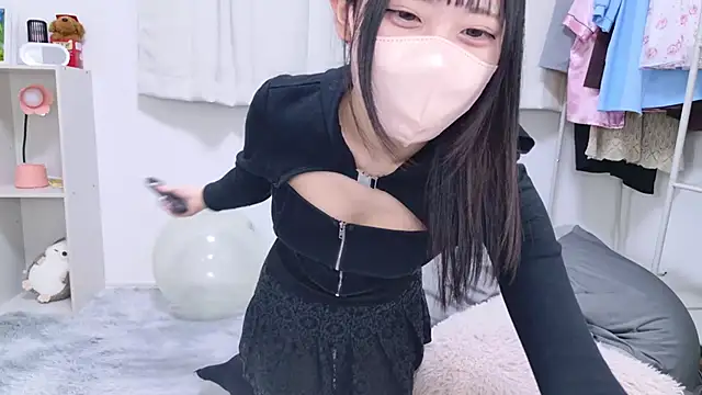 Snapshot of Suzu_ch_xx chatting on February 17, 2025, 6:28 pm Suzu ch xx online show from February 17, 2025, 6:28 pm