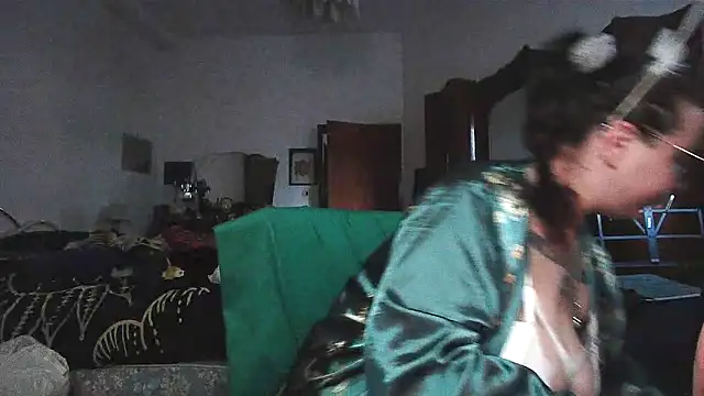 AliceBehind online show from April 10, 2026, 4:14 pm