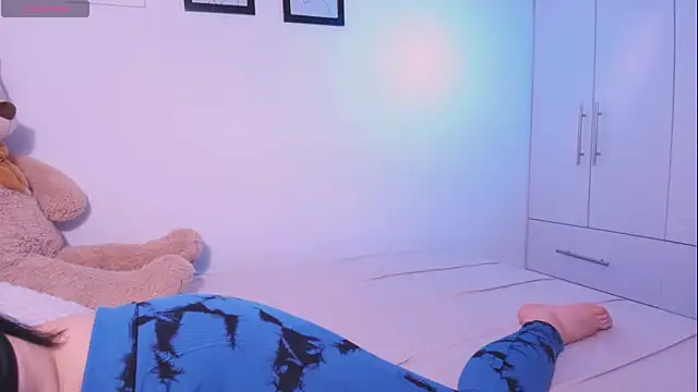 Snapshot of DannaHyde chatting on November 6, 2025, 7:29 pm DannaHyde online show from November 6, 2025, 7:29 pm