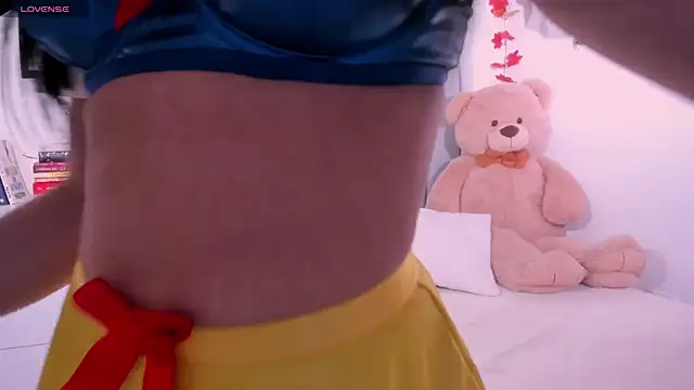 Snapshot of DannaHyde chatting on October 30, 2025, 5:32 pm DannaHyde online show from October 30, 2025, 5:32 pm