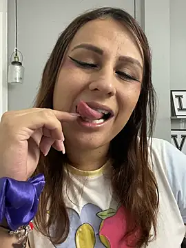 Analia 01 online show from April 24, 2026, 2:41 pm