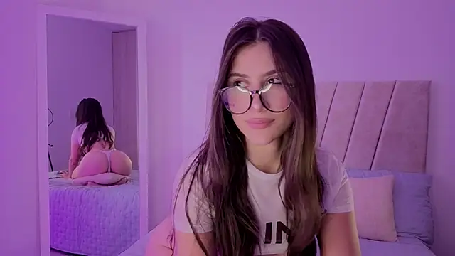 Alisa  walker online show from November 4, 2025, 8:12 pm