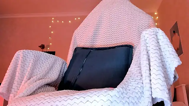 Britney Ross online show from November 2, 2025, 3:55 am