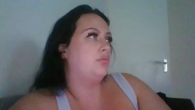 Snapshot of CurvyQueen2023 chatting on October 4, 2025, 4:41 pm CurvyQueen2023 online show from October 4, 2025, 4:41 pm