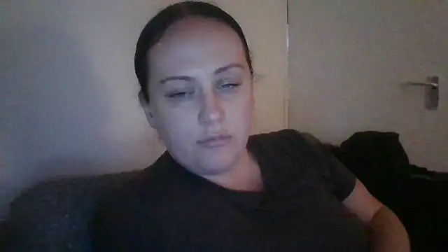 Snapshot of CurvyQueen2023 chatting on October 5, 2025, 7:59 pm CurvyQueen2023 online show from October 5, 2025, 7:59 pm
