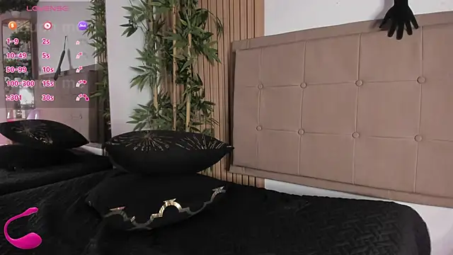 Snapshot of Natasha__Sccott chatting on February 25, 2025, 10:53 pm Natasha Sccott online show from February 25, 2025, 10:53 pm
