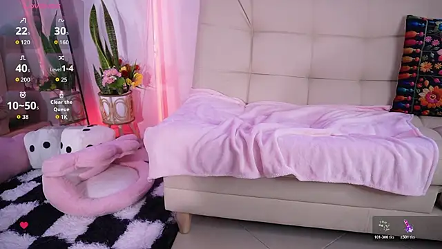 Natasha  Sccott online show from November 19, 2025, 6:41 pm