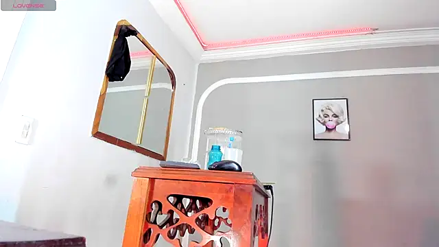 Snapshot of Jimena_Grey chatting on November 4, 2025, 11:03 am Jimena Grey online show from November 4, 2025, 11:03 am