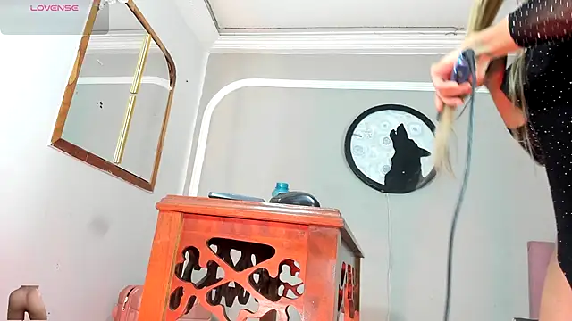 Snapshot of Jimena_Grey chatting on November 18, 2025, 6:17 am Jimena Grey online show from November 18, 2025, 6:17 am