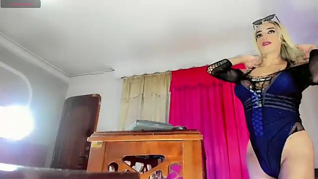 Snapshot of Jimena_Grey chatting on September 21, 2025, 5:23 am Jimena Grey online show from September 21, 2025, 5:23 am