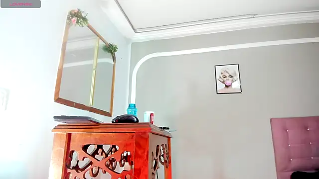 Snapshot of Jimena_Grey chatting on October 26, 2025, 7:03 pm Jimena Grey online show from October 26, 2025, 7:03 pm