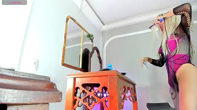 Snapshot of Jimena_Grey chatting on October 19, 2025, 6:05 am Jimena Grey online show from October 19, 2025, 6:05 am