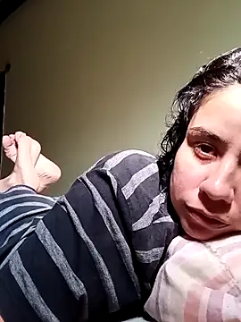 Snapshot of Michellluxo chatting on February 5, 2026, 8:04 pm Michellluxo online show from February 5, 2026, 8:04 pm