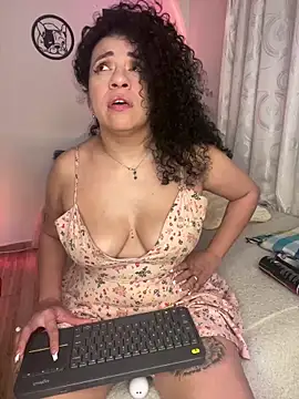 Snapshot of miss_grace_01 chatting on February 7, 2025, 8:22 am miss grace 01 online show from February 7, 2025, 8:22 am