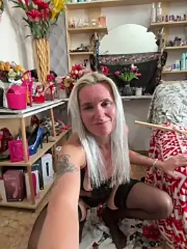 Snapshot of DirtyMargaret chatting on June 4, 2026, 2:00 pm DirtyMargaret online show from June 4, 2026, 2:00 pm