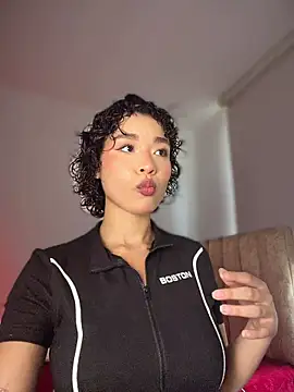 Snapshot of Hips_hannah chatting on June 26, 2026, 6:03 pm Hips hannah online show from June 26, 2026, 6:03 pm