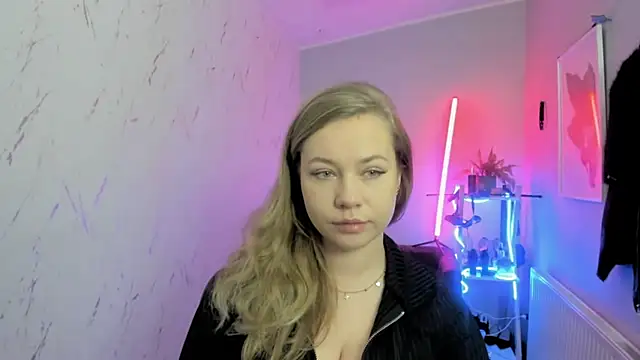 Snapshot of holly_xglam chatting on November 21, 2025, 9:14 pm holly xglam online show from November 21, 2025, 9:14 pm