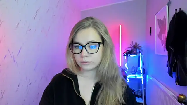 Snapshot of holly_xglam chatting on November 12, 2025, 6:56 pm holly xglam online show from November 12, 2025, 6:56 pm