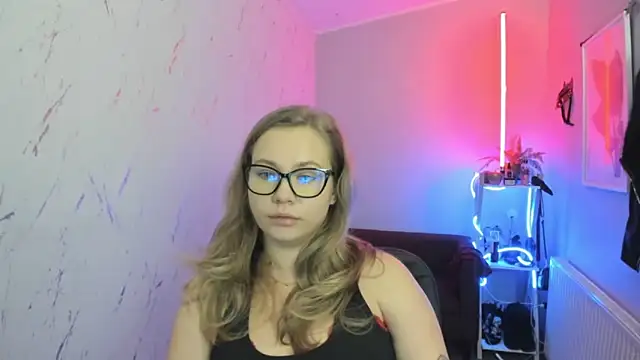 Snapshot of holly_xglam chatting on October 27, 2025, 8:10 pm holly xglam online show from October 27, 2025, 8:10 pm