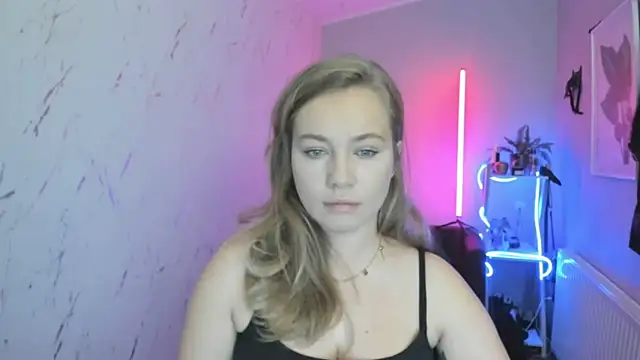 Snapshot of holly_xglam chatting on October 22, 2025, 5:45 pm holly xglam online show from October 22, 2025, 5:45 pm