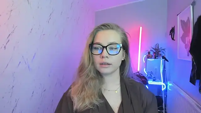 Snapshot of holly_xglam chatting on October 30, 2025, 6:27 pm holly xglam online show from October 30, 2025, 6:27 pm