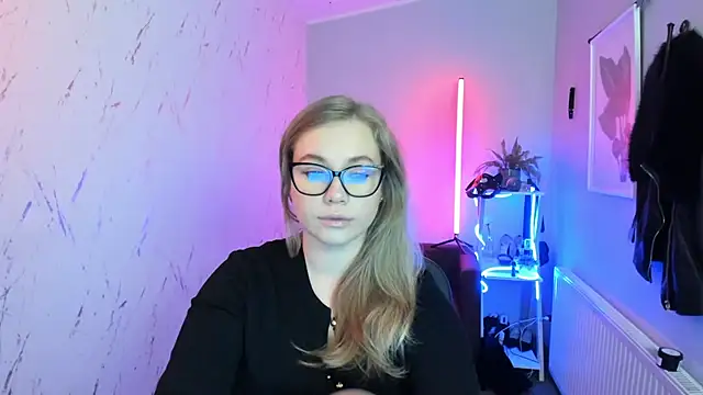 Snapshot of holly_xglam chatting on November 11, 2025, 5:41 pm holly xglam online show from November 11, 2025, 5:41 pm