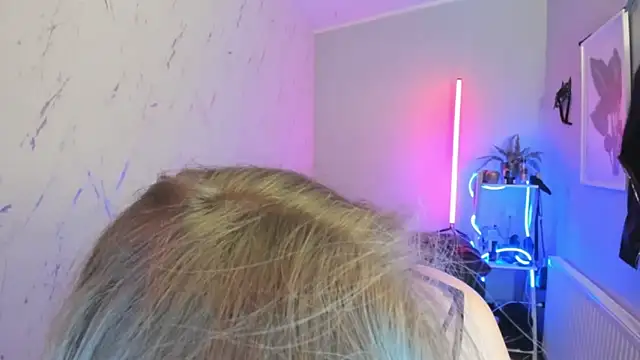 Snapshot of holly_xglam chatting on October 28, 2025, 6:29 pm holly xglam online show from October 28, 2025, 6:29 pm