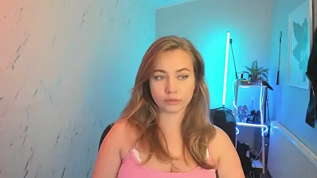 Snapshot of holly_xglam chatting on October 14, 2025, 6:08 pm holly xglam online show from October 14, 2025, 6:08 pm