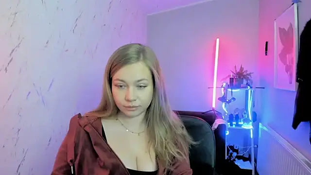 Snapshot of holly_xglam chatting on November 22, 2025, 7:46 pm holly xglam online show from November 22, 2025, 7:46 pm