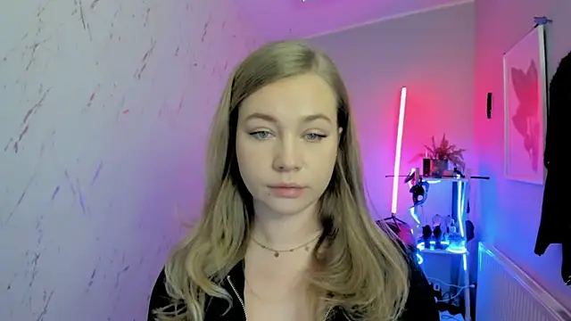 Snapshot of holly_xglam chatting on November 18, 2025, 8:34 pm holly xglam online show from November 18, 2025, 8:34 pm