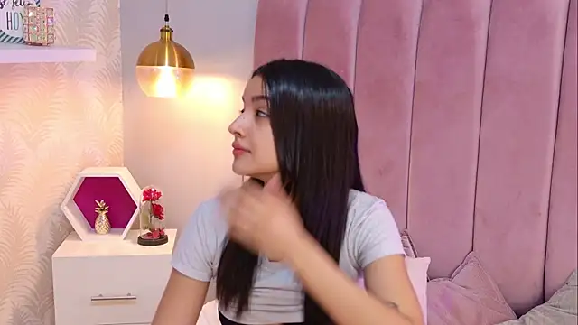 Snapshot of LeenaBrown chatting on June 12, 2026, 12:36 pm LeenaBrown online show from June 12, 2026, 12:36 pm