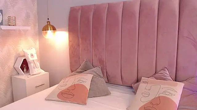 LeenaBrown online show from March 5, 2026, 12:46 pm