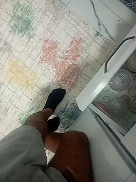 Kurtsikicixh online show from November 5, 2025, 2:47 am