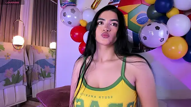 Snapshot of miel_gomez chatting on July 10, 2026, 11:43 am miel gomez online show from July 10, 2026, 11:43 am