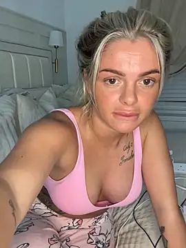 Snapshot of IrishTeenBarbie69 chatting on October 7, 2025, 10:00 pm IrishTeenBarbie69 online show from October 7, 2025, 10:00 pm