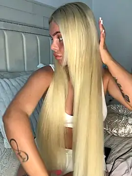 Snapshot of IrishTeenBarbie69 chatting on October 16, 2025, 9:34 pm IrishTeenBarbie69 online show from October 16, 2025, 9:34 pm