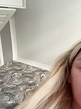 Snapshot of IrishTeenBarbie69 chatting on February 24, 2025, 3:31 pm IrishTeenBarbie69 online show from February 24, 2025, 3:31 pm