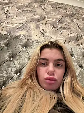 Snapshot of IrishTeenBarbie69 chatting on February 8, 2025, 10:40 pm IrishTeenBarbie69 online show from February 8, 2025, 10:40 pm