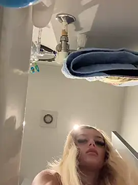 Snapshot of IrishTeenBarbie69 chatting on December 24, 2024, 12:44 am IrishTeenBarbie69 online show from December 24, 2024, 12:44 am