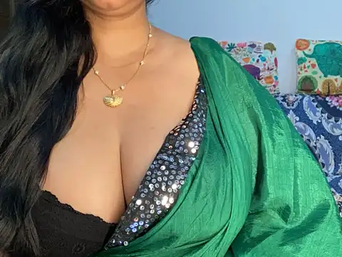 Snapshot of Aishwarya_101_ chatting on October 18, 2025, 5:37 pm Aishwarya 101 online show from October 18, 2025, 5:37 pm