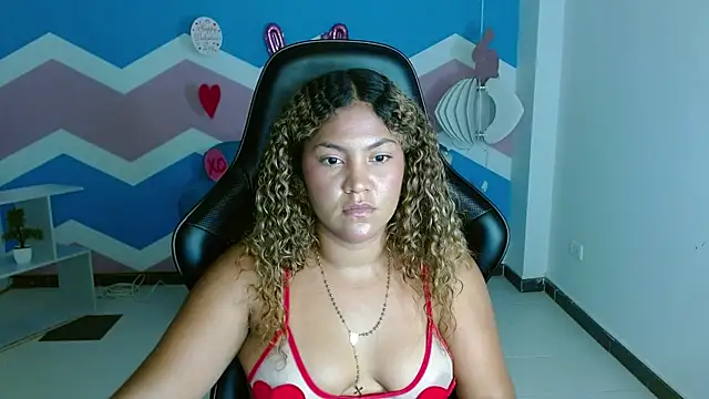 Snapshot of Cristal_War chatting on February 14, 2025, 11:42 pm Cristal War online show from February 14, 2025, 11:42 pm