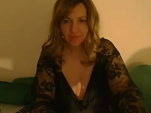 Snapshot of Ella_Next_Door chatting on November 15, 2025, 11:31 pm Ella Next Door online show from November 15, 2025, 11:31 pm