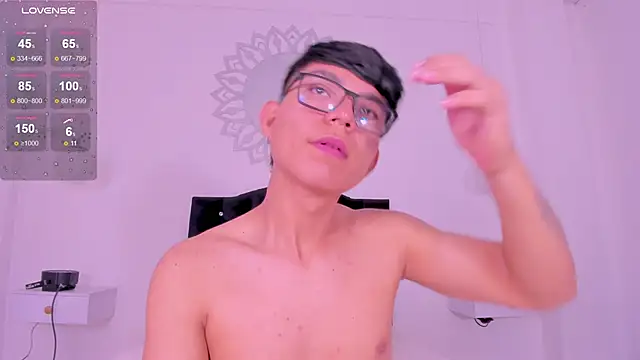 CodyTwink online show from November 10, 2025, 2:33 pm